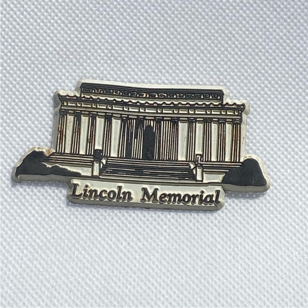 Vintage Souvenir Lincoln Memorial Collectible Magnet